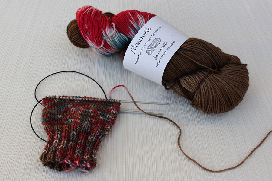Beispiel für Socken stricken mit der Farbe Lebkuchenzauber
